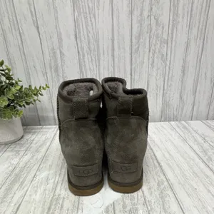 Womens Size 8 UGG Australia Classic Mini Gray Suede Shearling Lined Bootie thumbnail 4