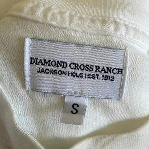😍 Coolest Oversized Diamond Cross Ranch Jackson Whole Wyoming Shite T Shirt thumbnail 7
