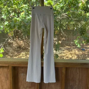 Offline By Aerie Women's Cream Ribbed Hi Rise Flare Leggings Size S thumbnail 2