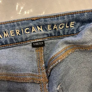 American Eagle Stretch Mom Jean Blue size 4 Long semi distressed look thumbnail 6