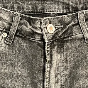 Women’s Size 8 Wide Leg Jeans thumbnail 3