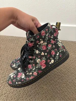 Dr. Martens Hackney 7-Eye Canvas Boot in Black Vintage Rose thumbnail 3