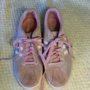 Adidas pink sneaker sz 9 casual preppy Barbie streetwear comfy school *flaw thumbnail 4