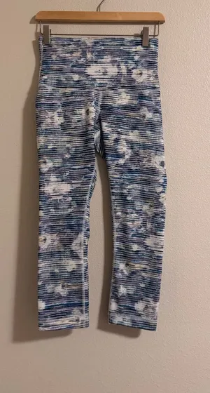 Lululemon High-Rise Blue Patterned Women’s cropped leggings thumbnail 1