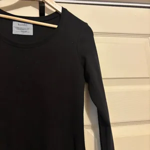 Tonle Black Long Sleeve Scoop Neck Fitted Midi Dress | Size Large thumbnail 5