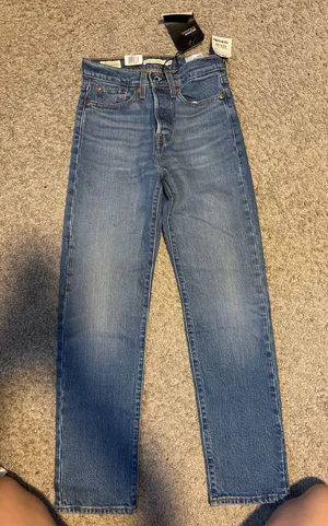 Levi’s Wedgie Straight Jeans thumbnail 1