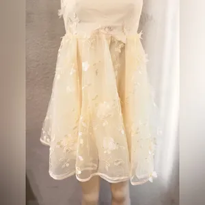 The Vintage Shop Cream Spaghetti Strap Floral Bridal Gown Size S thumbnail 3
