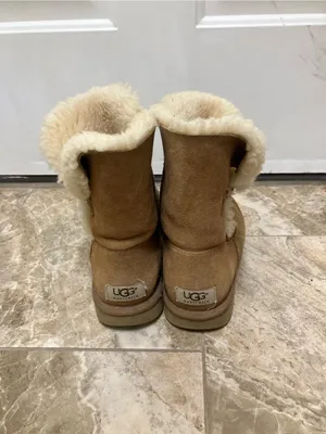 UGG Chestnut Bailey Button Boots thumbnail 3