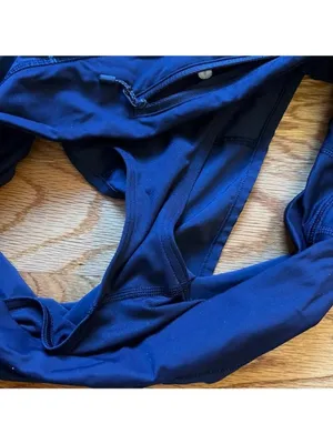 Lululemon navy blue running shorts size 8 thumbnail 4