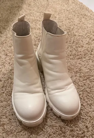 Steve Madden Boots thumbnail 1