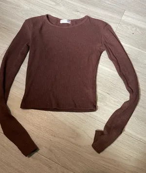 Ribbed Long-Sleeve Crewneck Top - Brown thumbnail 1