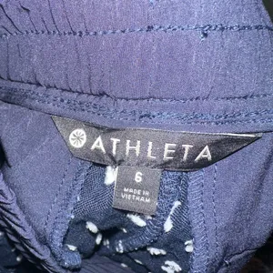 Athleta Size 6 Cabo Tide Linen 4" Inseam Shorts In Petite Diamond Navy Print‎ thumbnail 5