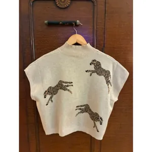 Entro NWT Animal Print Sweater Vest Medium Mock Neck Knit Top Boutique thumbnail 5