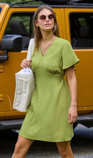 NWT Cupshe Green Flared Sleeve Mini Dress - Size: Small thumbnail 1