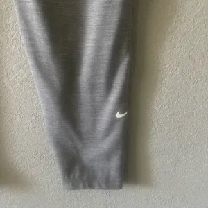 Nike Heather Gray Leggings‎ thumbnail 4