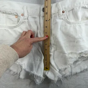 We The Free People Sz 30 Shorts Loving Good Vibrations Spring White Denim Cutoff thumbnail 14