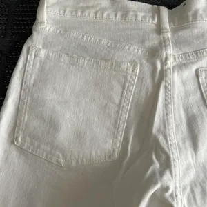 GAP Women’s size 27in Wide Straight Leg Jeans thumbnail 5
