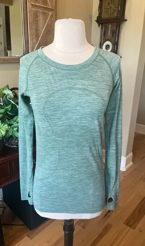 Lululemon Athletica I run for me Head Up Heart Out Heather Green Long Sleeve thumbnail 1