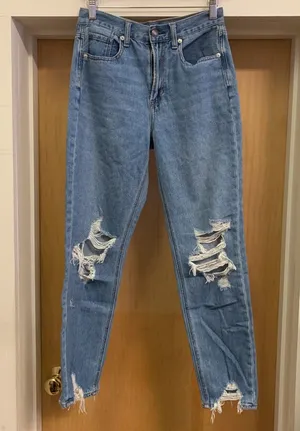 American Eagle Light Wash Ripped Distressed Mom Jeans size 2 thumbnail 1