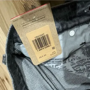 NEW Levi’s 501 Grey Straight High Rise Jeans Women’s 24X30 thumbnail 4