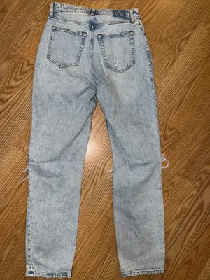 Abercrombie & Fitch the dad high rise Light Acid Wash Distressed Knee Jeans thumbnail 3
