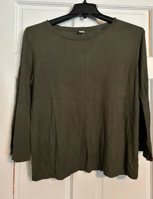 Women’s long sleeve shirt size Large thumbnail 1