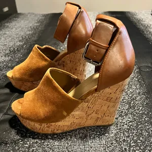 Womens 6.5 Marc Fisher Hadeya Open Toe Cork 4.5" Wedge Sandal thumbnail 2
