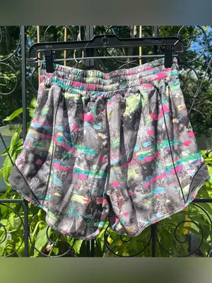 Lululemon Hotty-Hot High Rise Lined 4” Shorts Paint Drift Multi Graphite Grey 6 thumbnail 4