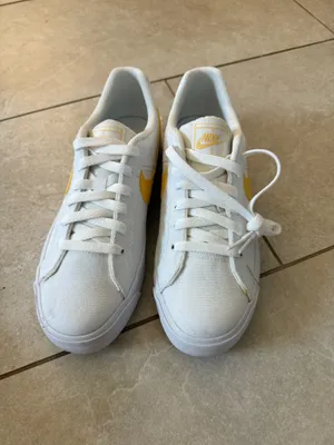 nike shoes thumbnail 3