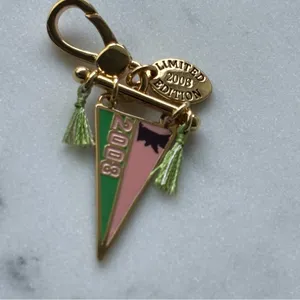 Neither juicy couture Limited Edition 2008 Gold and Pink Keychain thumbnail 2
