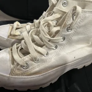 Converse High-Top Sneakers in white sneakers has some stains thumbnail 7