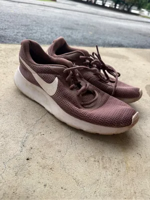 Nike Tanjun Women’s Running Shoes Mauve Pink Mesh Sneakers Size 9 thumbnail 2