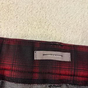 Maurices Red Black Mini Skirt 19” long Plaid Faux Pockets Back thumbnail 5