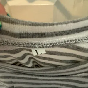 Women's light grey & white striped cropped tee Size L thumbnail 4
