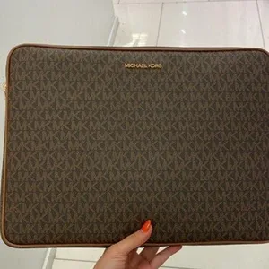 Brown Signature Laptop Case thumbnail 1