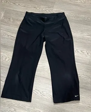 Women’s Nike Dri-Fit Medium Black Workout Pants thumbnail 1