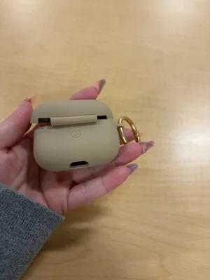 Apple AirPods Pro 2nd Generation case with clip  thumbnail 3