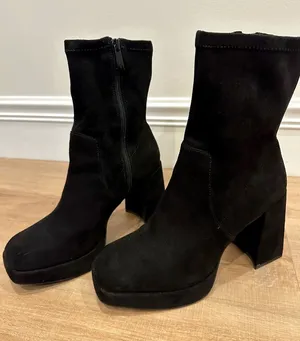Kenneth Cole Reaction Black Suede Ankle Heeled Boots thumbnail 1
