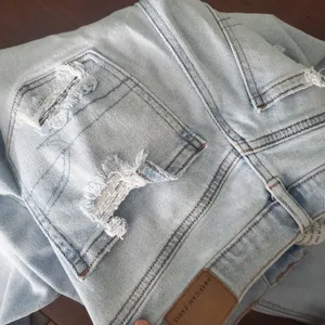 American Eagle Mom jeans high rise light wash distressed pockets size 2 thumbnail 3