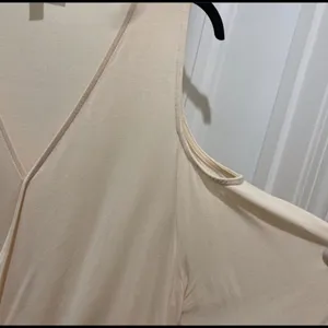 She + Sky Cold Shoulder Top Size S thumbnail 4