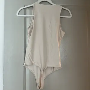 Abercrombie & Fitch Cream Sleeveless Bodysuit thumbnail 4