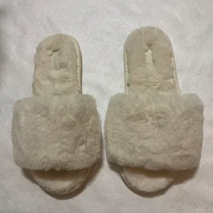 SKIMS Slippers thumbnail 3