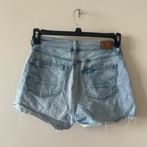 Women’s American Eagle mom Jean shorts 2 thumbnail 3