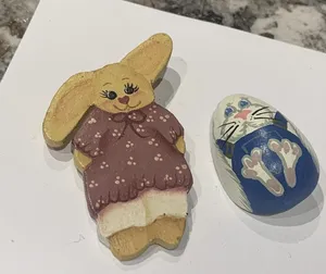 Lot Of 2 Costume Jewelry Brooches Pins Hand Painted Wood Easter Bunnies / Egg thumbnail 1