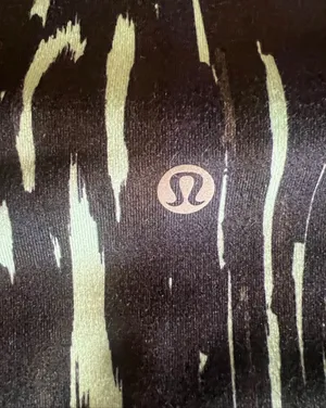 Lululemon groove shorts sz8  thumbnail 5