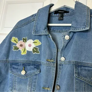 Forever 21 Denim Jean‎ Jacket Floral Embroidered Frayed Hem Oversized thumbnail 3