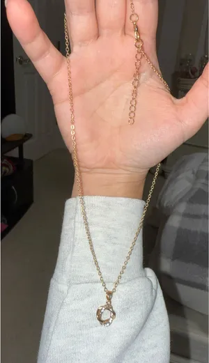 Gold necklace thumbnail 2