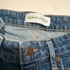 Denim Forum Remy Curve Fit Relaxed Jean Aritzia thumbnail 3