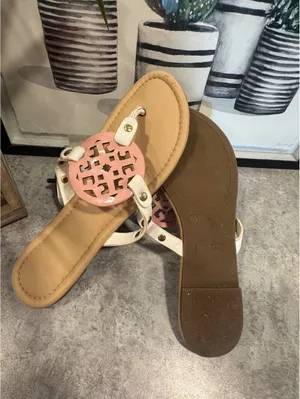 Women's white fashion sandals, size 9 thumbnail 2