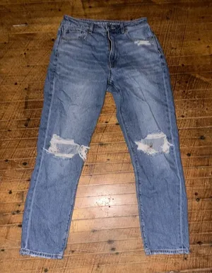 American Eagle distressed normcore 6 relaxed Mom jeans thumbnail 1